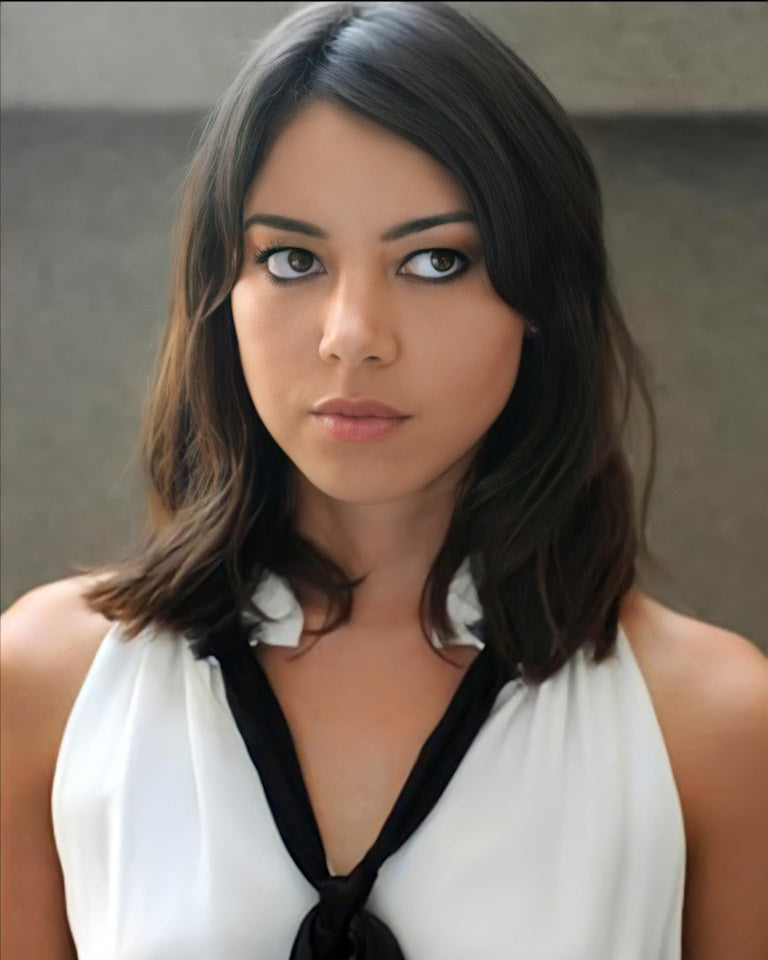 Aubrey Plaza - Glossy Borderless Photo - Actress - ID#0009